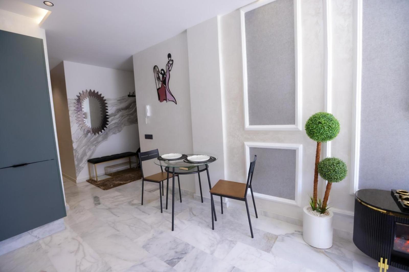 Luxe Ghandi * Casa Blanca
